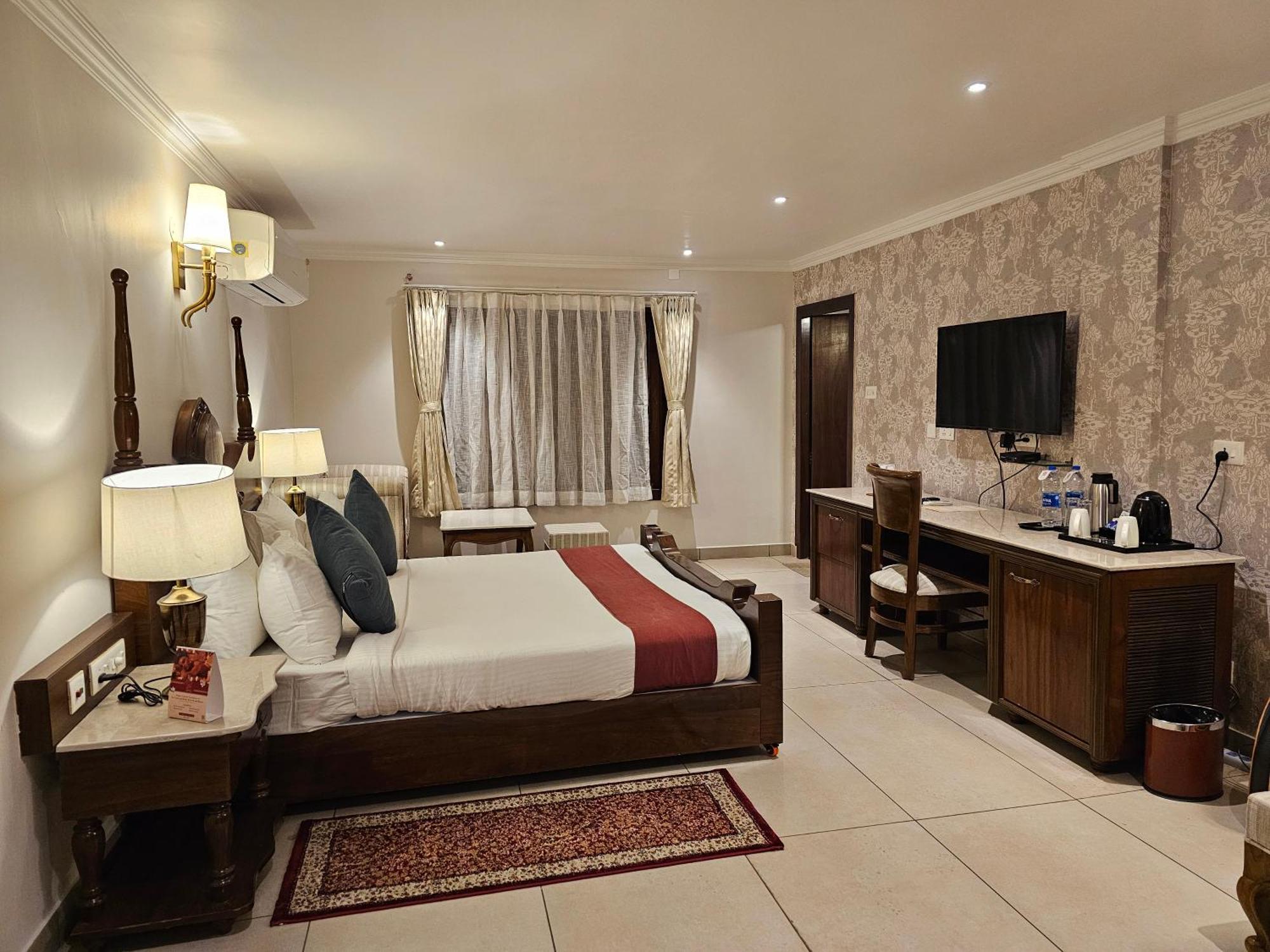 The Creek Boutique Resort & Spa โบลปูร์ ภายนอก รูปภาพ