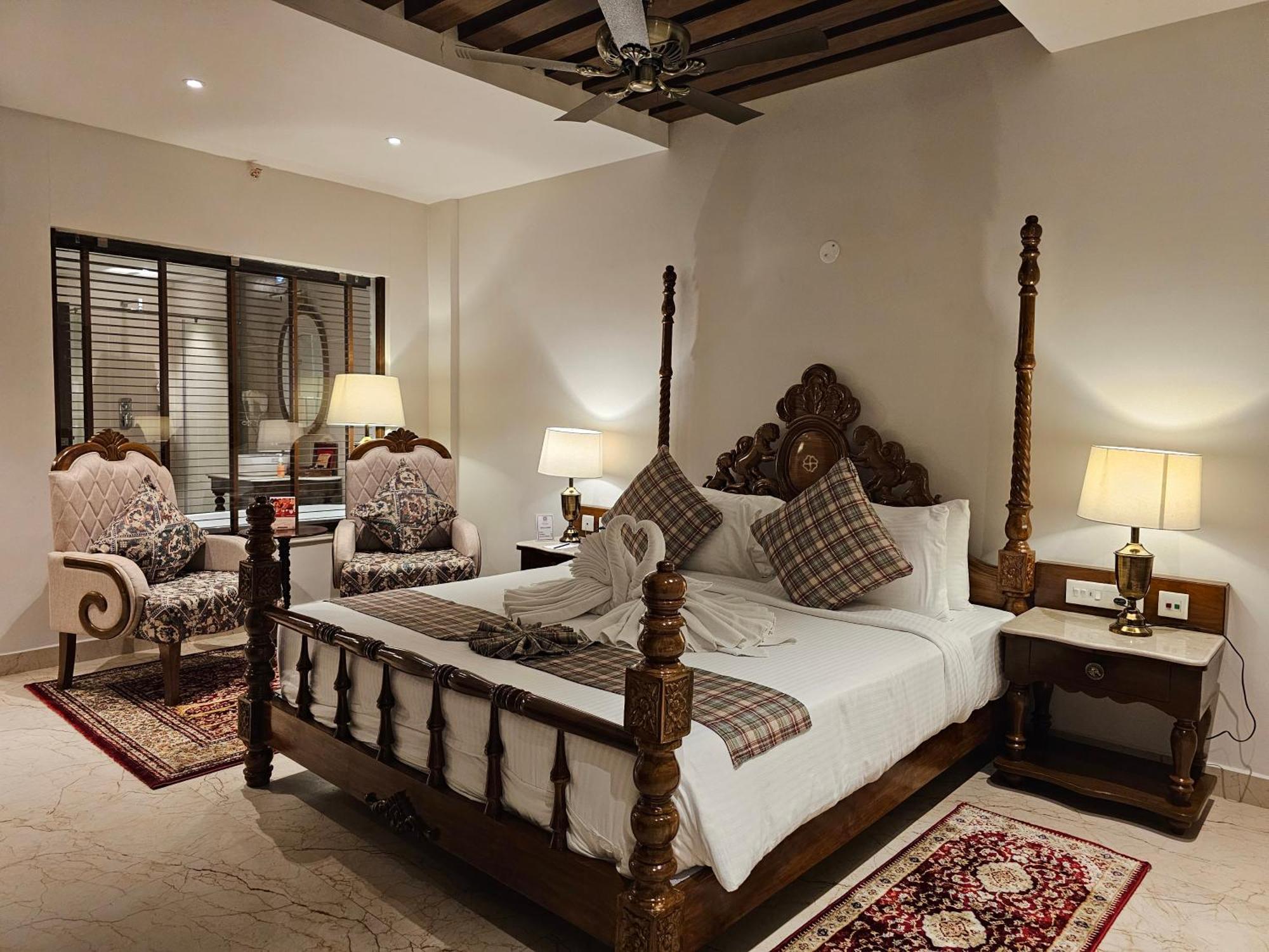 The Creek Boutique Resort & Spa โบลปูร์ ภายนอก รูปภาพ