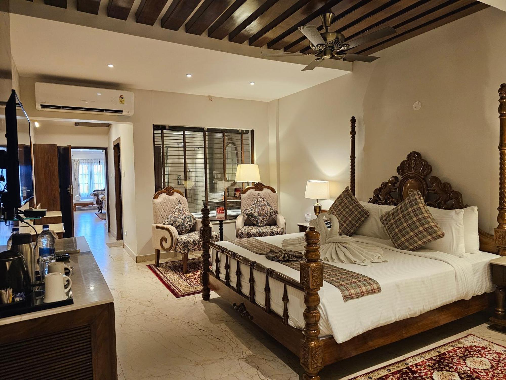 The Creek Boutique Resort & Spa โบลปูร์ ภายนอก รูปภาพ