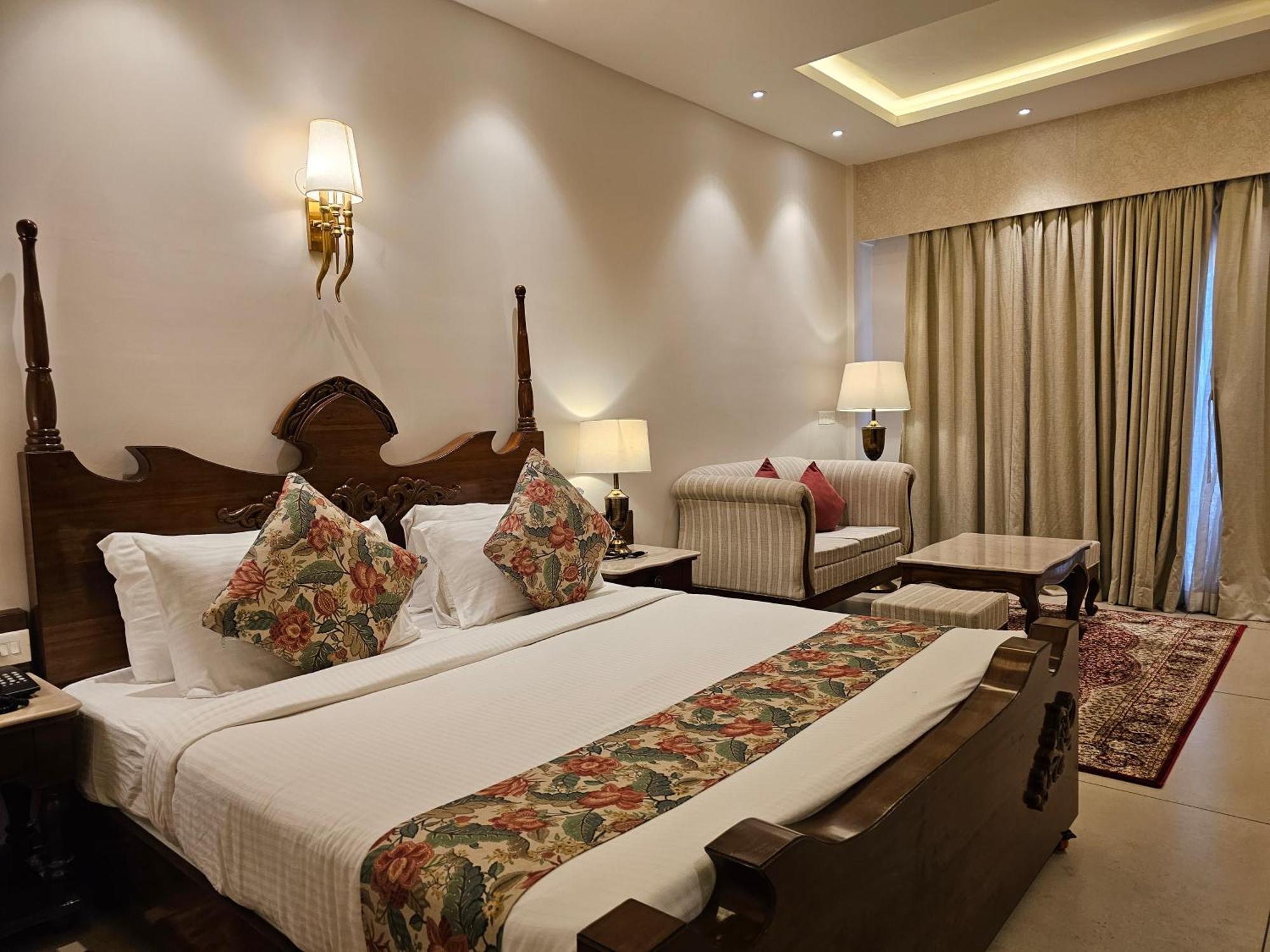 The Creek Boutique Resort & Spa โบลปูร์ ภายนอก รูปภาพ
