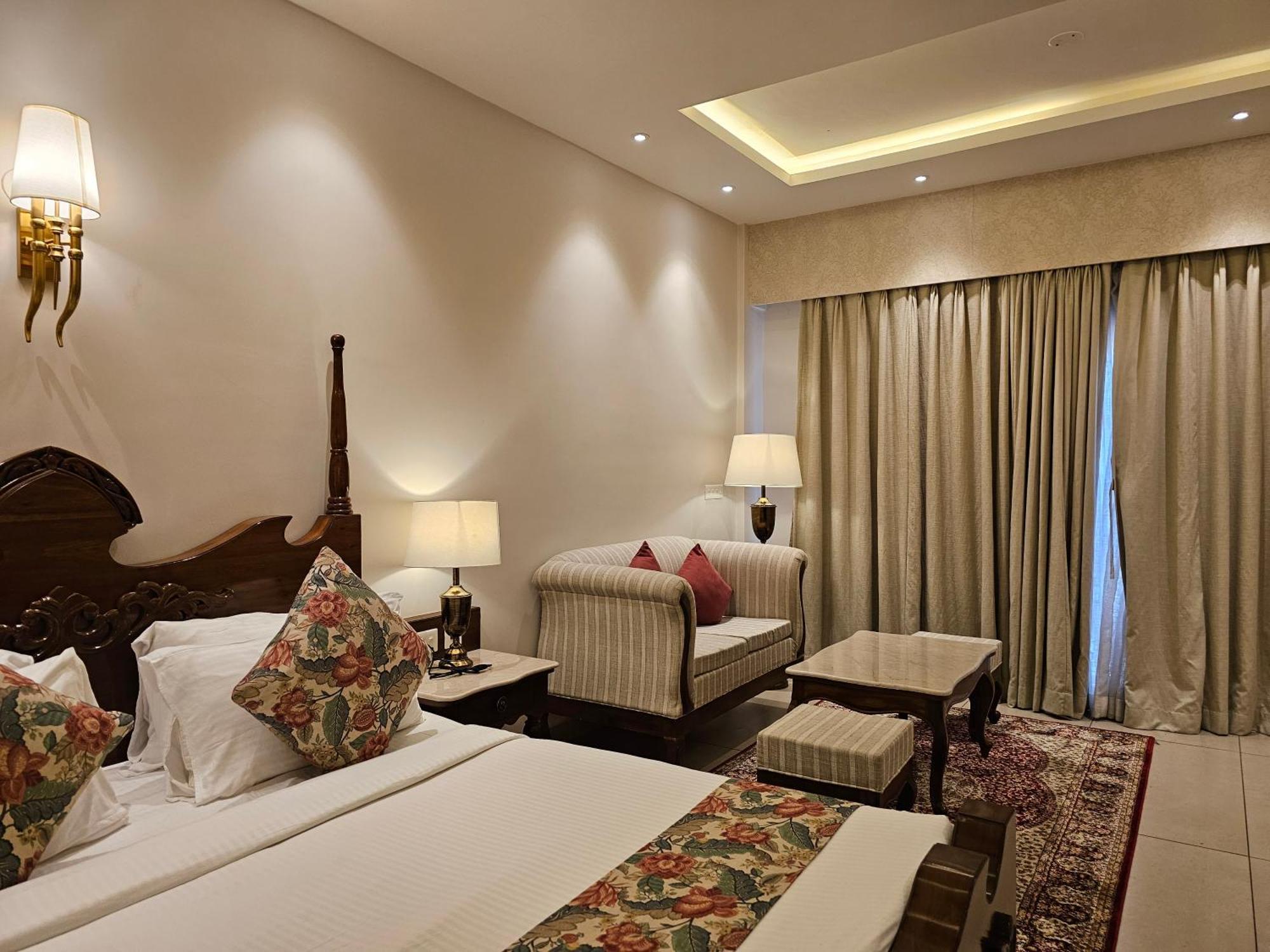 The Creek Boutique Resort & Spa โบลปูร์ ภายนอก รูปภาพ