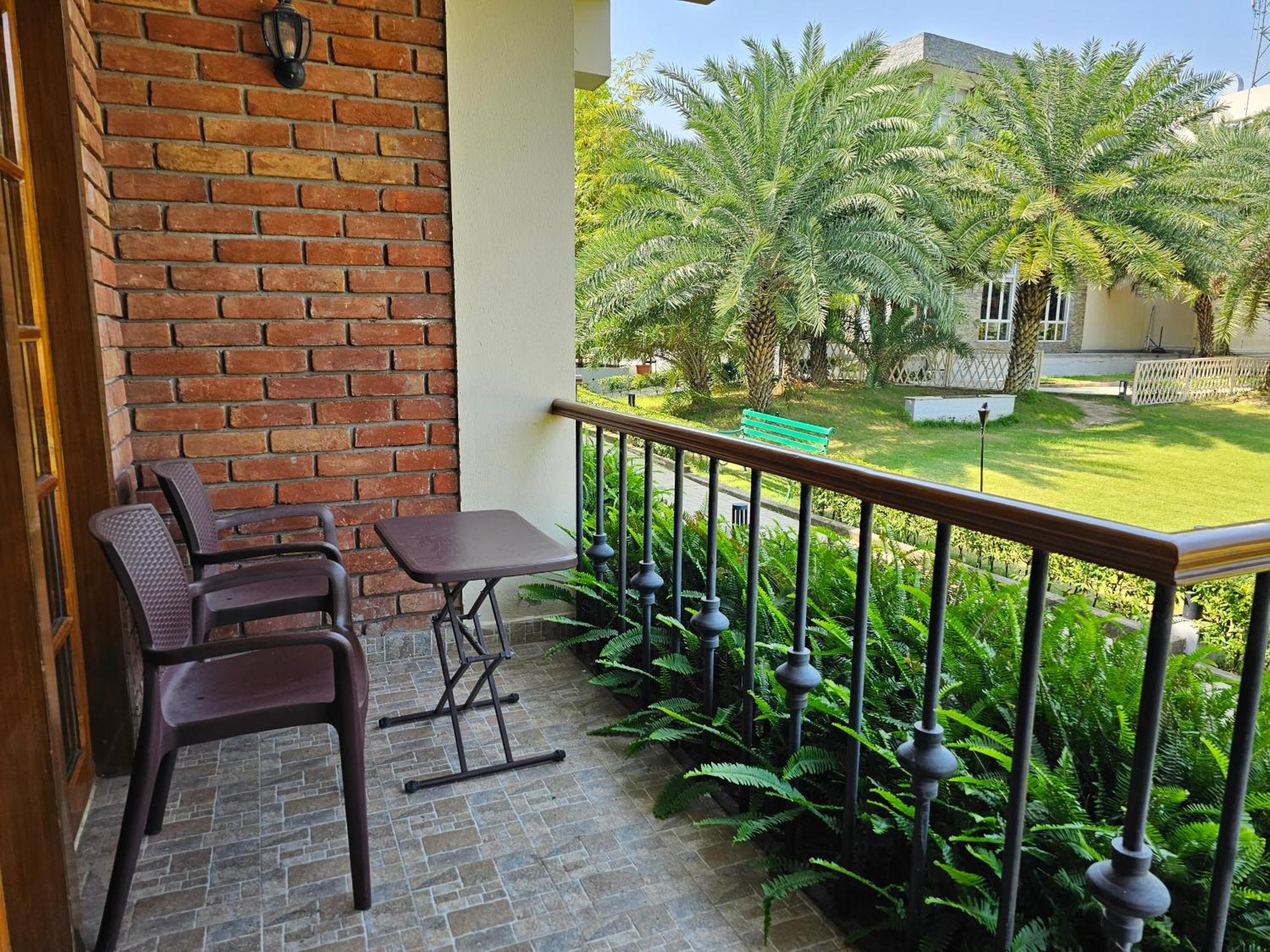 The Creek Boutique Resort & Spa โบลปูร์ ภายนอก รูปภาพ